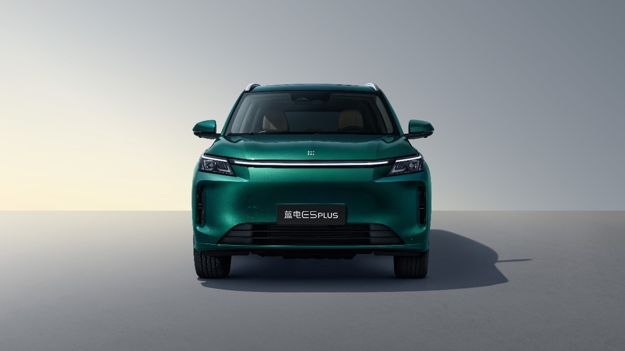 藍(lán)電 E5 PLUS 165km 長(zhǎng)續(xù)航先享版，10 萬(wàn)級(jí)長(zhǎng)續(xù)航插混 SUV 的超值首選