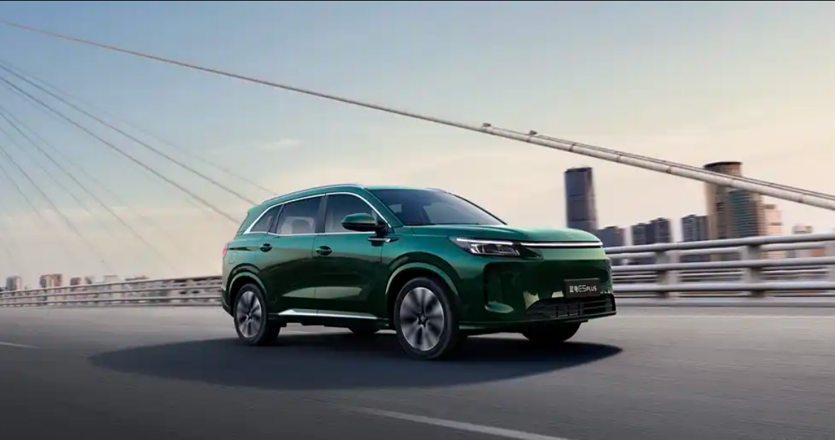 藍電E5 PLUS 165km超長純電續(xù)航引領(lǐng)家庭出行新方向！